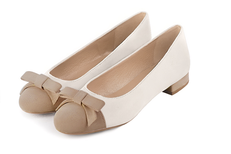 Tan beige and off white women's ballet pumps, with low heels. Round toe. Flat block heels. Front view - Florence KOOIJMAN